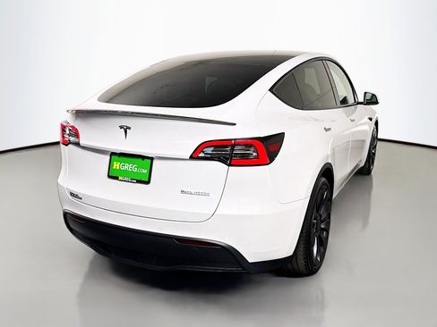 Used 2021 Tesla Model Y Performance image 10
