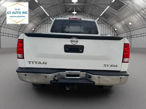 Used 2015 Nissan Titan SV w/ SV Value Truck Package AWD/4WD image 4