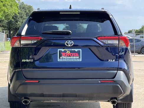 Used 2023 Toyota RAV4 XLE Premium FWD image 5