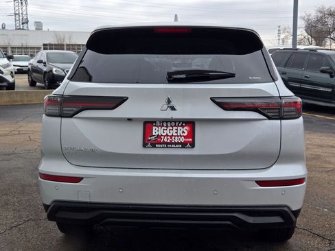 New 2026 Mitsubishi Outlander ES image 11