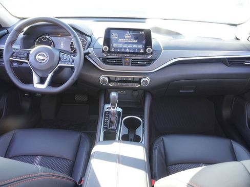 Certified 2025 Nissan Altima 2.5 SR image 11