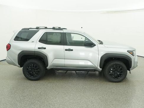 New 2026 Toyota 4Runner SR5 AWD/4WD image 4