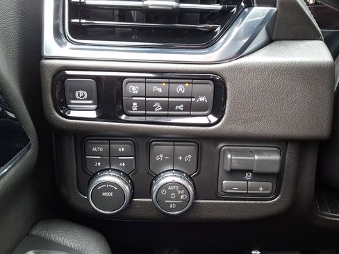 Used 2026 GMC Yukon XL Denali w/ Advanced Technology Package image 25