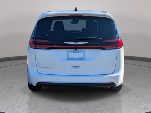 New 2026 Chrysler Pacifica Select image 6