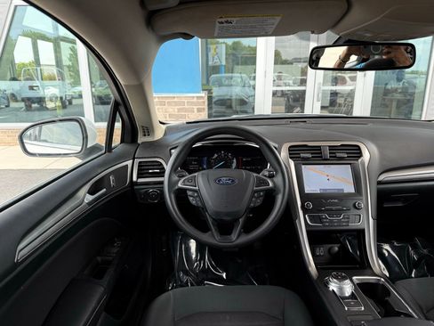 Used 2020 Ford Fusion SE image 23