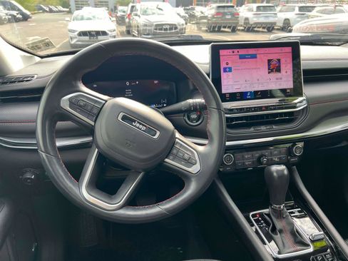 Used 2022 Jeep Compass Trailhawk w/ Trailhawk Elite Group AWD/4WD image 32