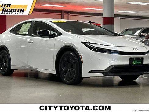 Certified 2024 Toyota Prius LE FWD image 1