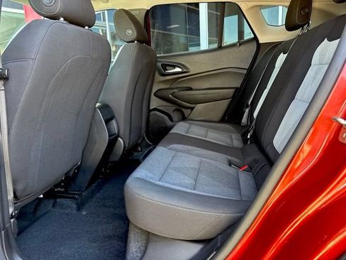 Used 2024 Chevrolet Trax LS w/ LS Convenience Package FWD image 19