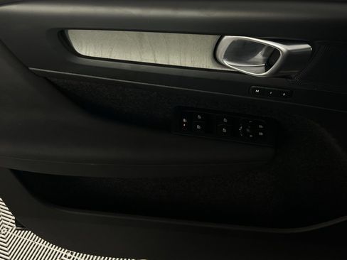 Used 2025 Volvo XC40 B5 Plus image 54