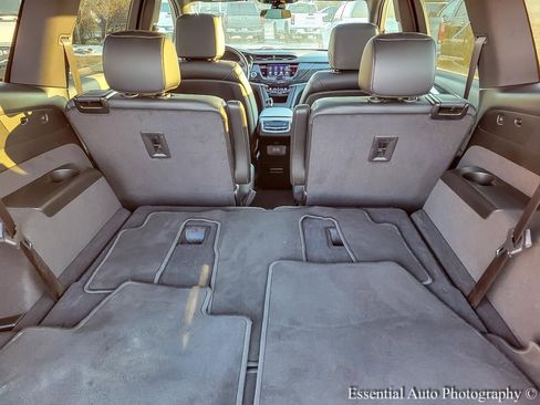 Used 2025 Cadillac XT6 Premium Luxury image 21