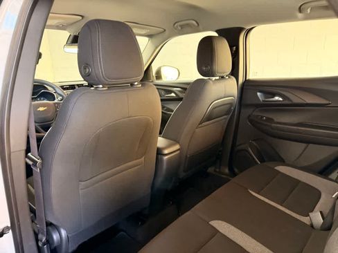 Used 2023 Chevrolet TrailBlazer LS FWD image 12