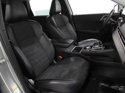 Used 2023 Mitsubishi Outlander SE image 17