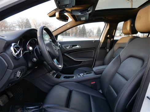 Used 2020 Mercedes-Benz GLA 250 4MATIC image 8