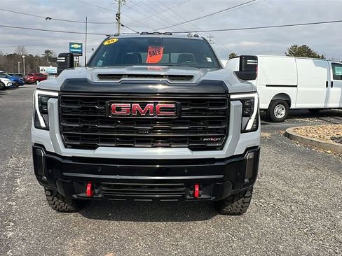 Used 2024 GMC Sierra 2500 AT4X image 2