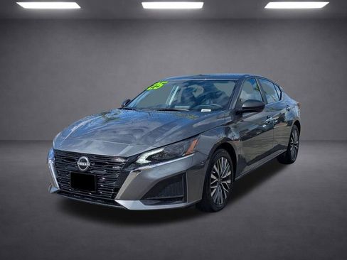Used 2025 Nissan Altima 2.5 SV FWD image 7