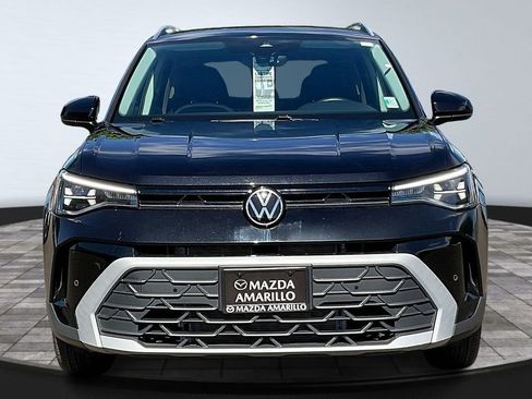 Used 2025 Volkswagen Taos SE FWD image 3