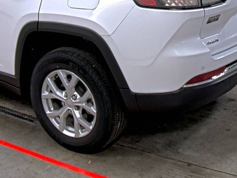 Used 2023 Jeep Grand Cherokee Limited w/ Luxury Tech Group II image 9