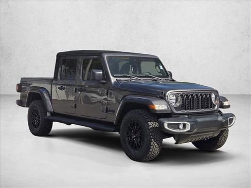 Used 2024 Jeep Gladiator Sport image 3