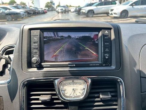 Used 2015 Chrysler Town & Country Touring w/ Driver Convenience Group FWD image 47