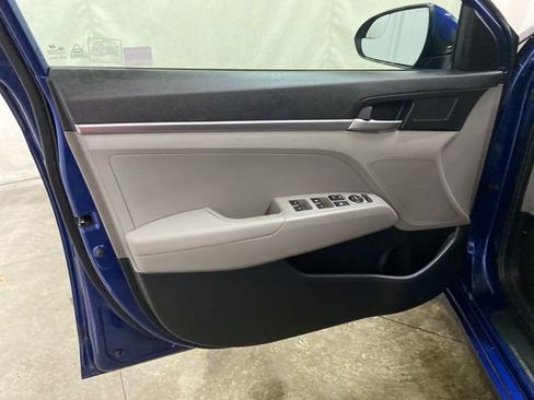 Used 2019 Hyundai Elantra SE image 27