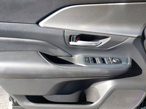 Used 2025 Toyota Grand Highlander XLE image 42