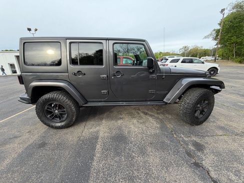 Used 2017 Jeep Wrangler Unlimited Sahara AWD/4WD image 2