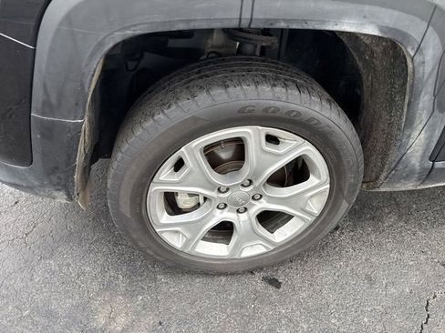 Used 2022 Jeep Renegade Limited image 3