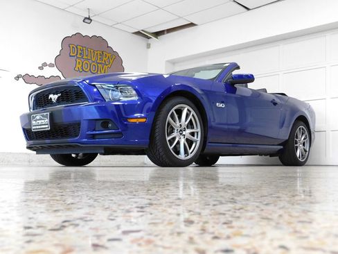 Used 2013 Ford Mustang GT Premium w/ Electronics Pkg RWD image 16