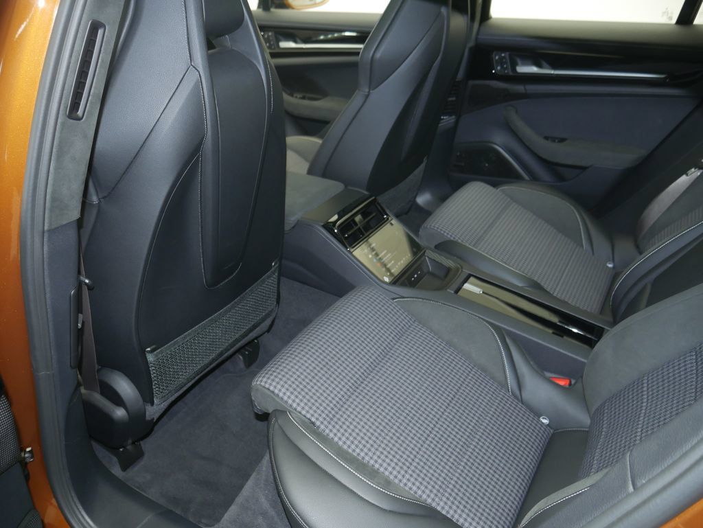 Certified 2025 Porsche Panamera Turbo AWD/4WD image 20