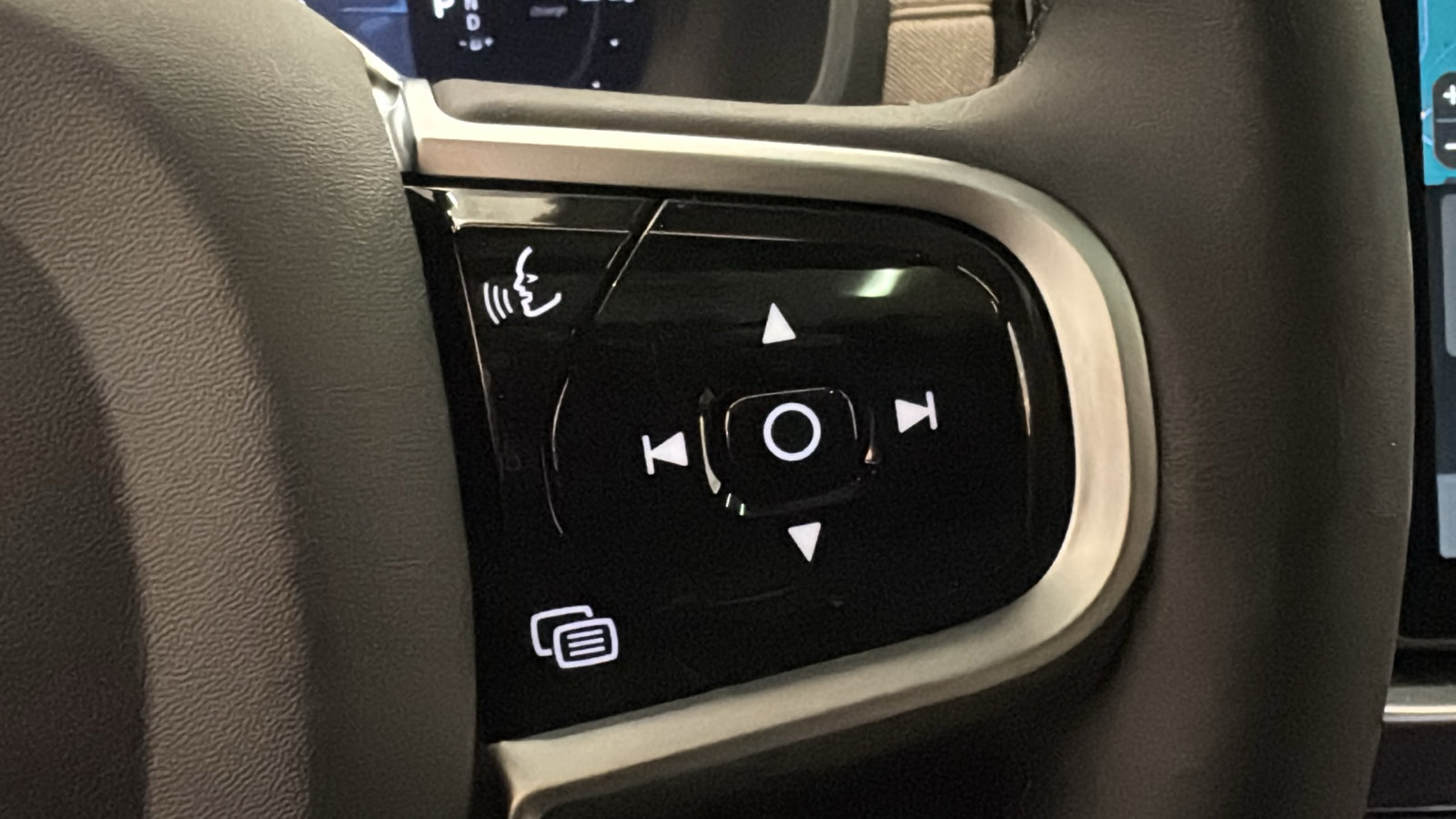 New 2026 Volvo XC90 T8 Plus w/ Protection Package Premier AWD/4WD image 14