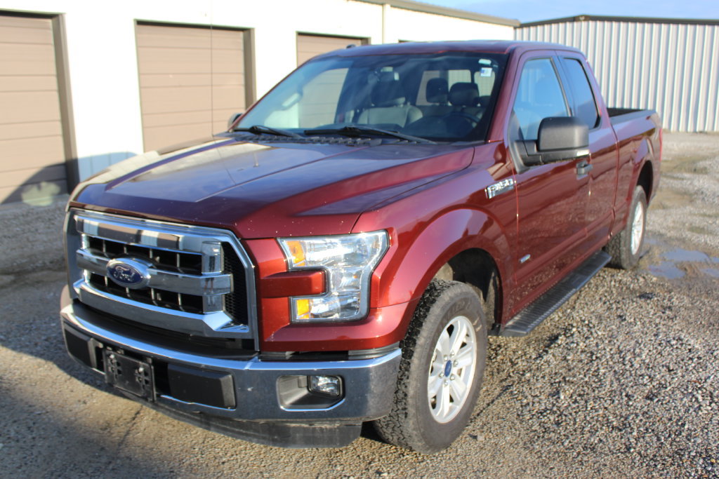 Used 2015 Ford F150 XLT w/ Equipment Group 301A Mid RWD image 2