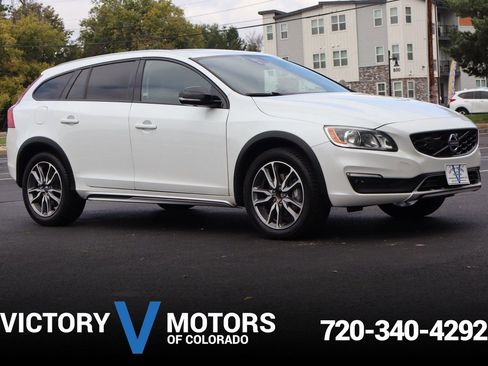 Used 2018 Volvo V60 T5 Cross Country w/ Convenience Package image 1