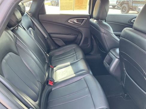 Used 2017 Chrysler 200 Limited Platinum image 18