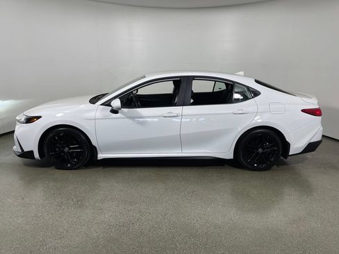 Used 2026 Toyota Camry SE FWD image 6
