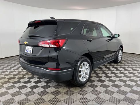 Used 2022 Chevrolet Equinox LS w/ LS Convenience Package FWD image 4