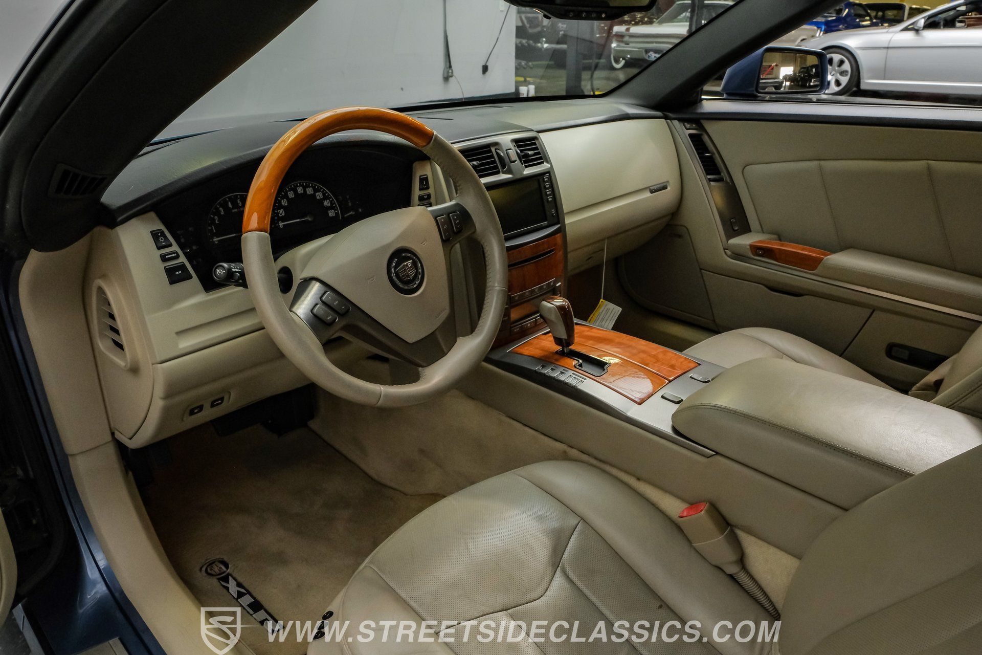 Used 2006 Cadillac XLR RWD image 4