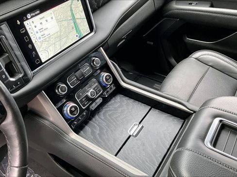 Used 2023 GMC Yukon XL Denali w/ Advanced Technology Package image 17