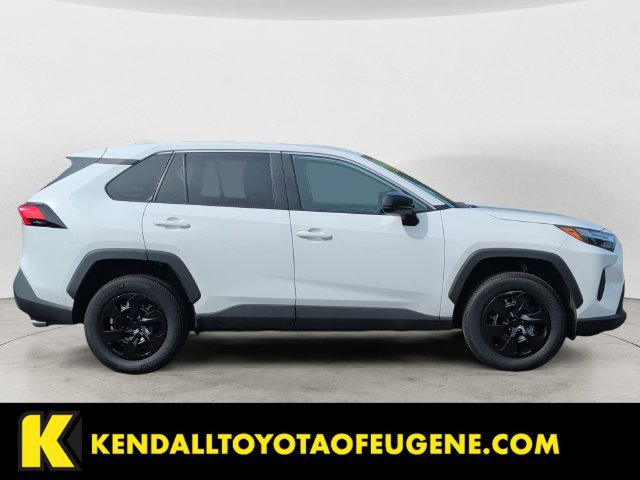 Used 2025 Toyota RAV4 LE AWD/4WD image 4