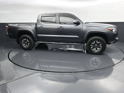 Used 2020 Toyota Tacoma TRD Off-Road AWD/4WD image 9