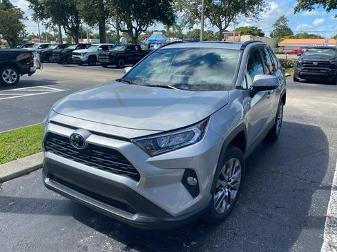 Used 2021 Toyota RAV4 XLE Premium FWD image 4