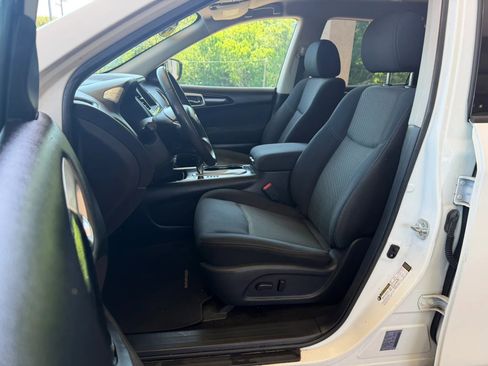 Used 2017 Nissan Pathfinder SV FWD image 8