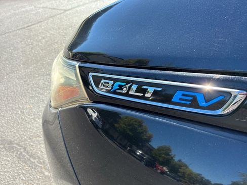 Used 2018 Chevrolet Bolt LT FWD image 9