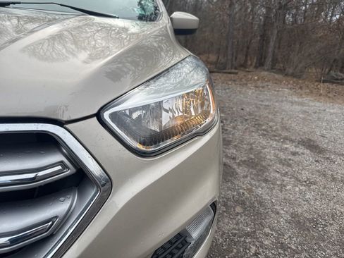 Used 2017 Ford Escape SE image 3