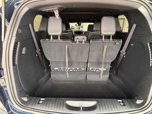 Used 2025 Chrysler Pacifica Limited AWD/4WD image 9
