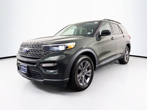 Used 2023 Ford Explorer XLT w/ Equipment Group 202A AWD/4WD image 3