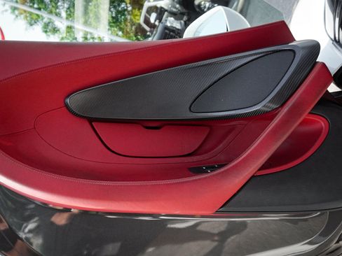Used 2018 McLaren 570S Spider RWD image 14