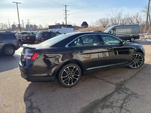 Used 2018 Ford Taurus SHO image 4