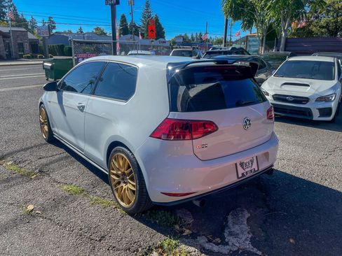 Used 2015 Volkswagen GTI SE image 2