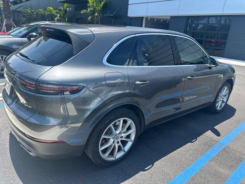 Used 2019 Porsche Cayenne E-Hybrid AWD/4WD image 4