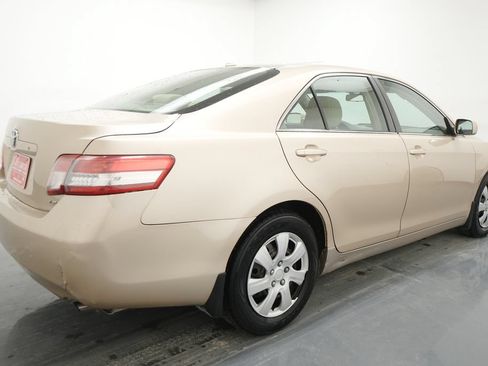 Used 2010 Toyota Camry LE FWD image 8